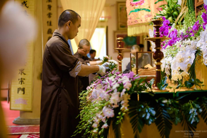 C&ocirc;ng t&aacute;c chuẩn bị cho lễ tang Đại l&atilde;o H&ograve;a thượng.