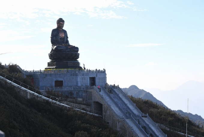 Du ngoạn quần thể t&acirc;m linh k&igrave; vĩ tại Fansipan