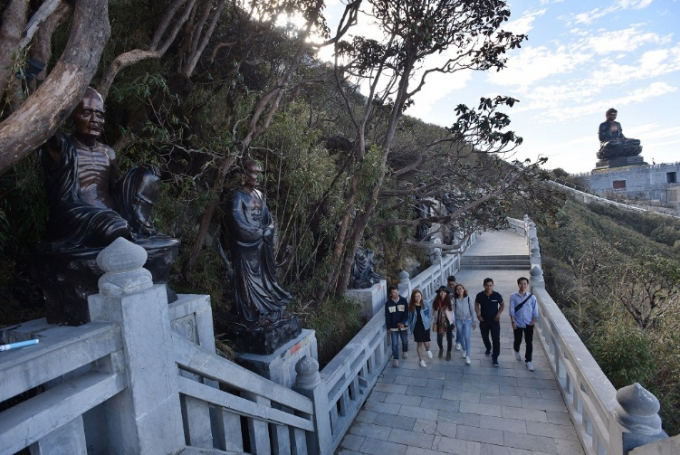 Du ngoạn quần thể t&acirc;m linh k&igrave; vĩ tại Fansipan