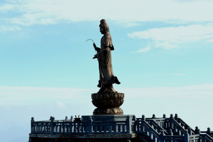 Du ngoạn quần thể t&acirc;m linh k&igrave; vĩ tại Fansipan