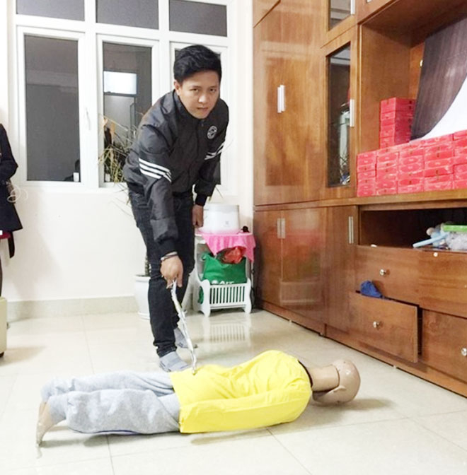 Trần Ho&agrave;i Nam thực nghiệm hiện trường.