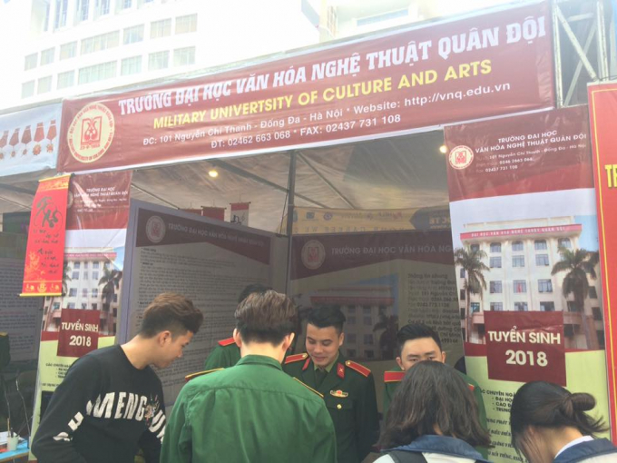 Gian h&agrave;ng trường Đại học Văn h&oacute;a Nghệ thụt Qu&acirc;n đội trong ng&agrave;y hội tuyển sinh 2018. (Ảnh sưu tầm)