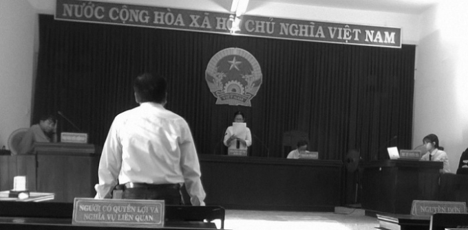 Phi&ecirc;n t&ograve;a &ldquo;thắng &ndash; thua&rdquo; đ&atilde; r&otilde;, nhưng chẳng biết cuộc đời ph&iacute;a trước, c&ograve;n con ch&aacute;u, th&igrave; chuyện &ldquo;thắng &ndash; thua&rdquo; ấy c&oacute; &iacute;ch g&igrave;?