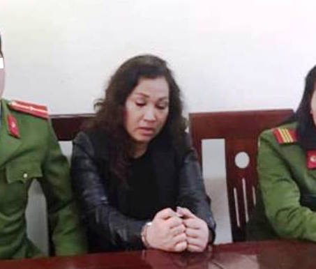 Đối tượng V&otilde; Thị Cam bị bắt v&igrave; giấu 2 kg ma t&uacute;y đ&aacute; trong qu&aacute;n karaoke của gia đ&igrave;nh.