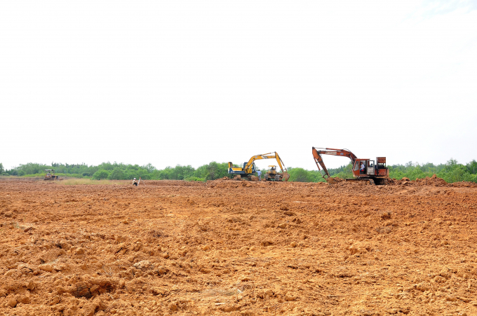 Phước Đ&ocirc;ng thi c&ocirc;ng cầm chừng v&igrave; kh&ocirc;ng thể kết nối hạ tầng.