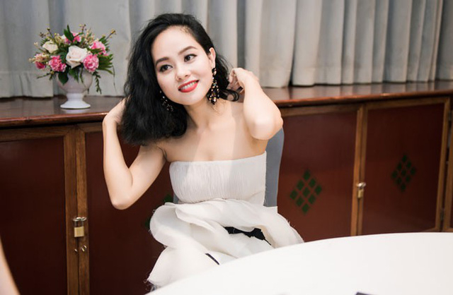 Ho&agrave;ng Quy&ecirc;n n&oacute;i, bản th&acirc;n ho&agrave;n to&agrave;n kh&ocirc;ng đưa ra &yacute; kiến như một th&aacute;i độ khi&ecirc;u kh&iacute;ch...