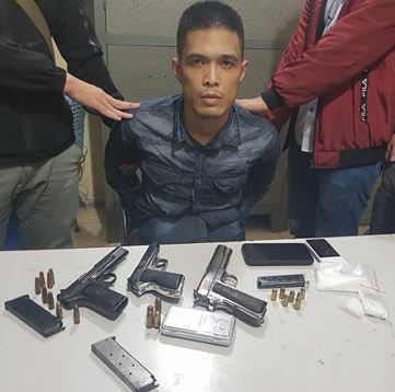 Đối tượng Phạm Viết T&ugrave;ng (SN 1985), tr&uacute; tại phường B&aacute;ch Khoa, quận Hai B&agrave; Trưng, H&agrave; Nội c&ugrave;ng tang vật tại cơ quan c&ocirc;ng an.