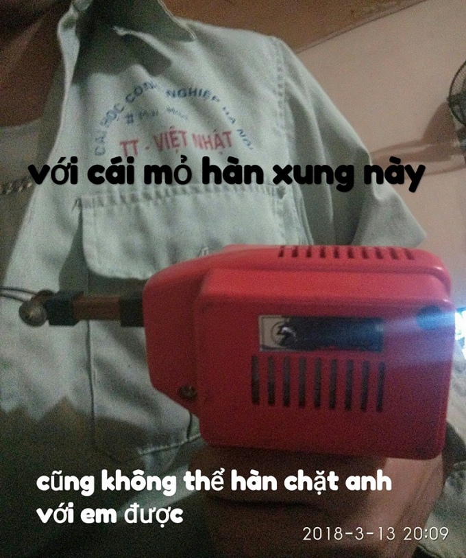 Khi sinh vi&ecirc;n Đại học C&ocirc;ng Nghiệp tỏ t&igrave;nh to&agrave;n bằng linh kiện điện tử