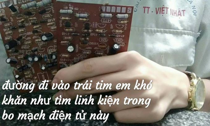 Khi sinh vi&ecirc;n Đại học C&ocirc;ng Nghiệp tỏ t&igrave;nh to&agrave;n bằng linh kiện điện tử