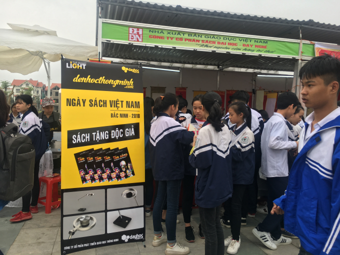 S&aacute;ch tặng độc giả dưới sự t&agrave;i trợ của Dự &aacute;n The Smart light