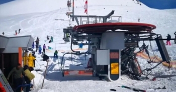 Clip: Cáp treo gặp sự cố, hàng loạt hành khách bị văng xuống đất