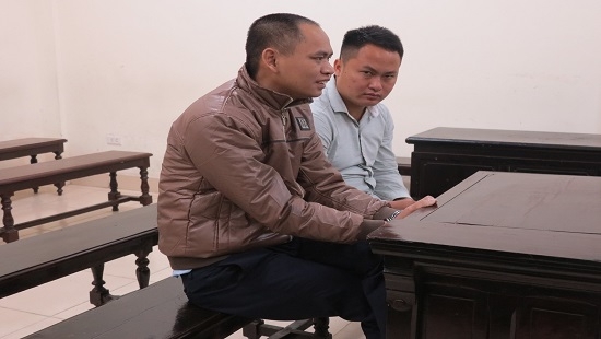 Trộm gần 3.500 quả pin điện thoại, bộ đôi lĩnh 9 năm tù