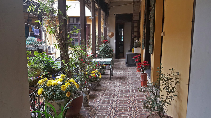 Khu vực h&agrave;nh lang tầng 2 dẫn đến ph&ograve;ng ngủ của anh chị em b&agrave; M&ocirc;. Ảnh: Nhật Linh