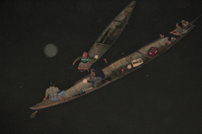 Người th&acirc;n c&ugrave;ng ngư d&acirc;n t&igrave;m kiếm tung t&iacute;ch chị N.