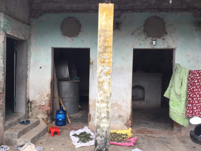 Ng&ocirc;i nh&agrave; tồi t&agrave;n, kh&ocirc;ng c&oacute; g&igrave; gi&aacute; trị của 3 mẹ con chị Ngoan sống.