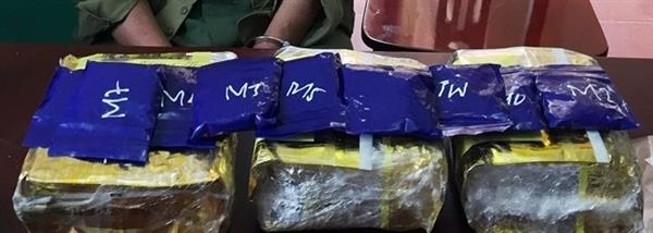 Nghệ An: Bắt 2 đối tượng vận chuyển ma túy tại huyện Quế Phong