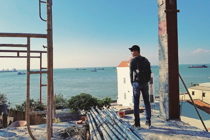 Nathan Lee x&acirc;y biệt trong mơ tr&ecirc;n biển