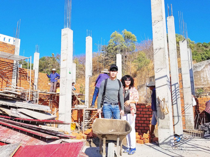 Nathan Lee x&acirc;y biệt trong mơ tr&ecirc;n biển