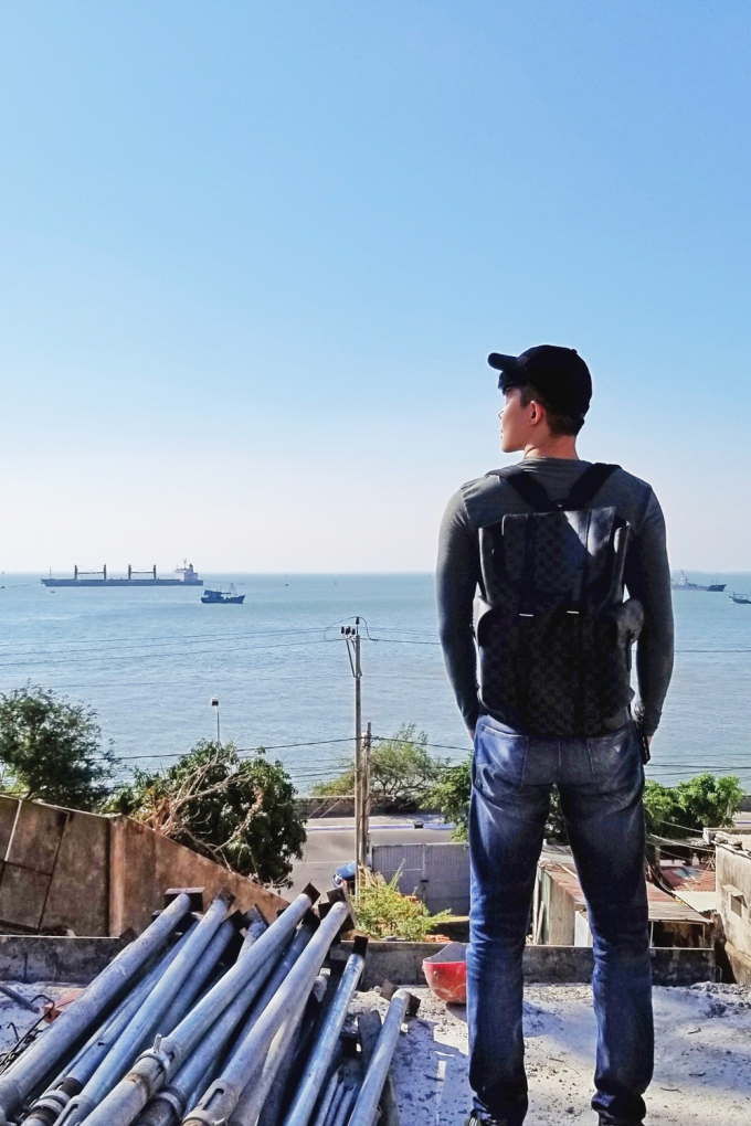 Nathan Lee x&acirc;y biệt trong mơ tr&ecirc;n biển