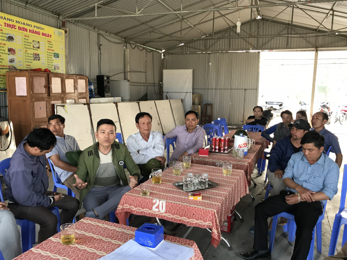 Người d&acirc;n bức x&uacute;c tr&igrave;nh b&agrave;y sự việc.