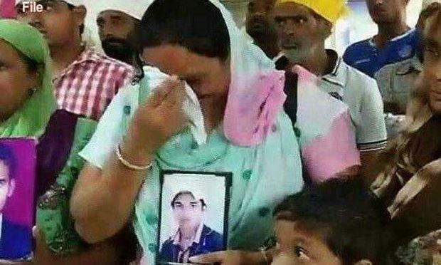 Người nh&agrave; của c&aacute;c c&ocirc;ng d&acirc;n bị bắt c&oacute;c. (Nguồn: ndtv.com)