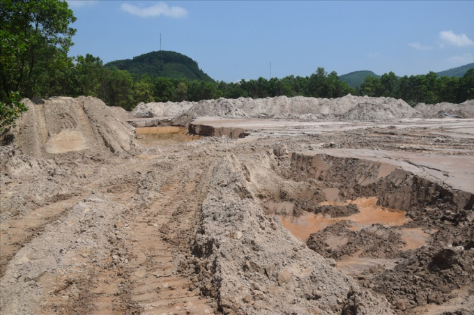 Phần th&acirc;n đập bị vỡ c&oacute; chiều d&agrave;i 5m, chiều rộng 2m hiện đ&atilde; được gia cố. Ảnh: LP