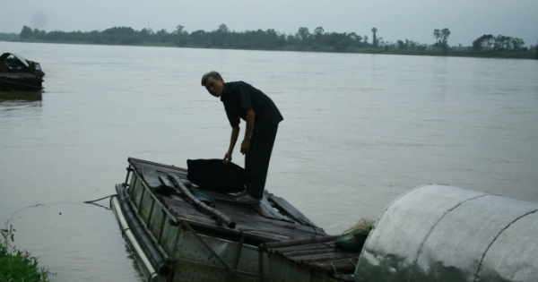 Triệt ổ ma túy trên sông ngụy trang bằng bè nuôi cá lồng