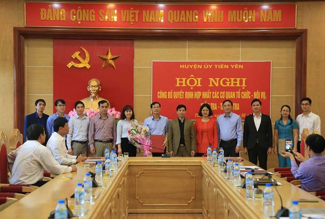 Hợp nhất Ban Tổ chức với Ph&ograve;ng Nội vụ huyện. (Ảnh: Tiền Phong)