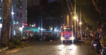 Thực hư thông tin chồng trèo cây xem vợ đẻ trong bệnh viện ở Sài Gòn vì bị gia đình ngăn cấm