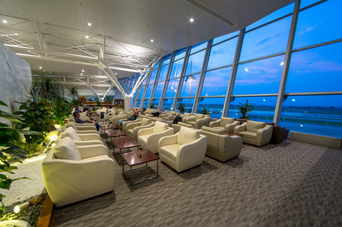 S&acirc;n bay Quốc tế Nội B&agrave;i triển khai đồng bộ h&agrave;ng loạt c&aacute;c dịch vụ hiện đại, tiện &iacute;ch tại c&aacute;c nh&agrave; ga h&agrave;nh kh&aacute;ch.