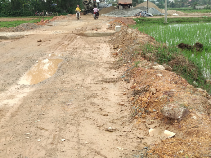 Đường kh&ocirc;ng c&oacute; biển cảnh b&aacute;o g&acirc;y nguy hiểm cho người d&acirc;n