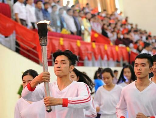 Rước đuốc tại lễ khai mạc.&nbsp;