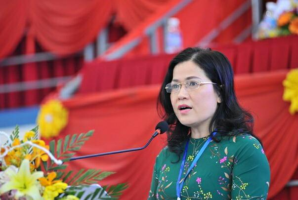 B&agrave; Nguyễn Thị Kim Chi - Tỉnh ủy vi&ecirc;n, Gi&aacute;m đốc Sở Gi&aacute;o dục - Đ&agrave;o tạo ph&aacute;t biểu tại lễ khai mạc.&nbsp;