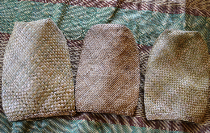 T&uacute;i đựng cơm họa tiết nhỏ (giữa) được nhiều người ưa chuộng.