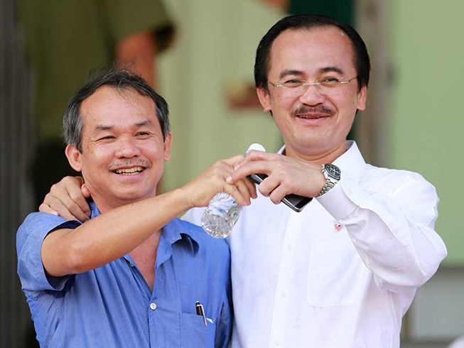 Bầu Đức v&agrave; bầu Thắng trong những lần hội ngộ hiếm hoi với c&ugrave;ng c&aacute;i t&acirc;m cho b&oacute;ng đ&aacute; v&agrave; v&igrave; b&oacute;ng đ&aacute;. Ảnh: XU&Acirc;N HUY