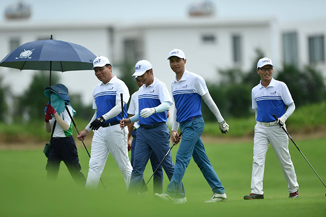 C&aacute;c golfer tham dự giải AMD Challenge năm 2017.