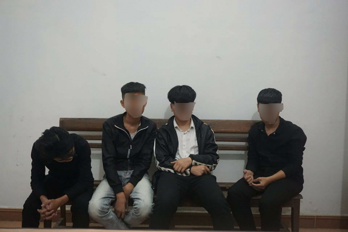 Bốn đối tượng bị tạm giữ tại cơ quan điều tra. Ảnh: G.G.