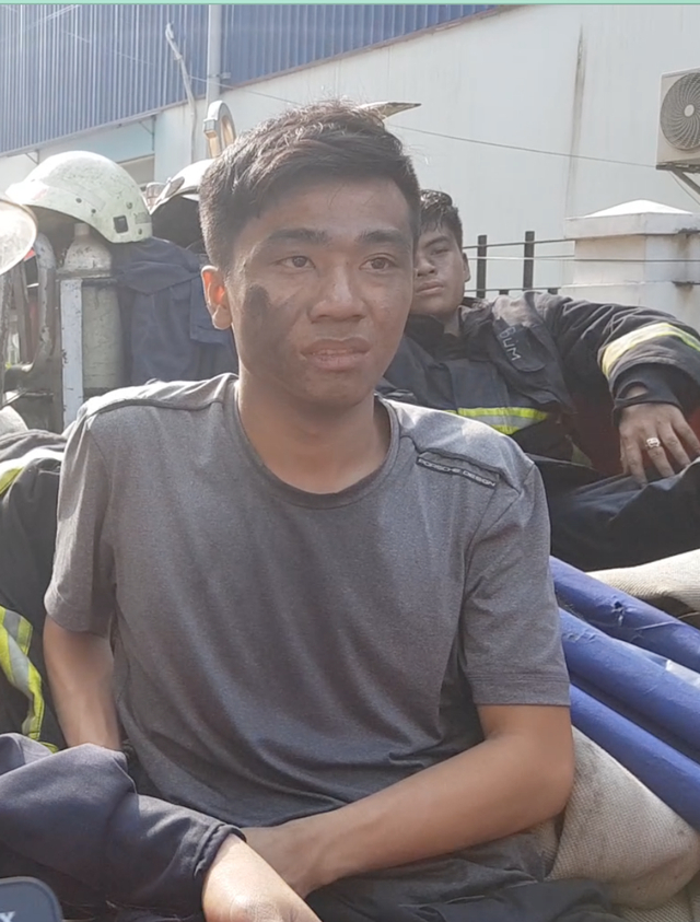 Những người l&iacute;nh quả cảm trong vụ ch&aacute;y chung cư Carina Plaza