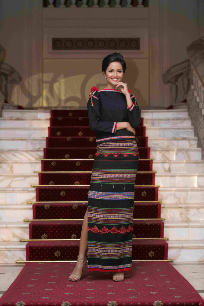 Hoa hậu H'hen Ni&ecirc; l&agrave;m đại sứ chiến dịch Giờ tr&aacute;i đất