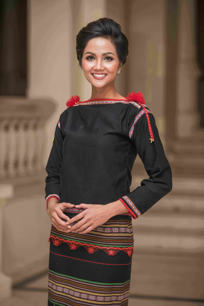 Hoa hậu H'hen Ni&ecirc; l&agrave;m đại sứ chiến dịch Giờ tr&aacute;i đất