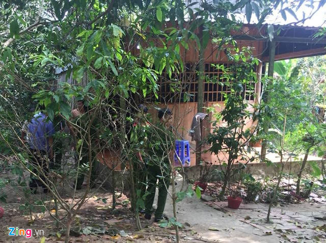 Hiện trường nơi xảy ra &aacute;n mạng khiến người chồng tử vong, vợ bị thương. (Ảnh: Zing.vn)