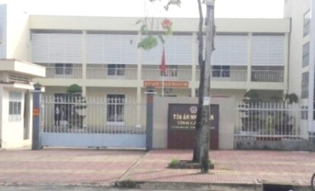 TAND tỉnh C&agrave; Mau, nơi &ocirc;ng Nguyễn Ch&iacute; Văn từng l&agrave; Ch&aacute;nh T&ograve;a d&acirc;n sự. (Ảnh: b&aacute;o D&acirc;n tr&iacute;)