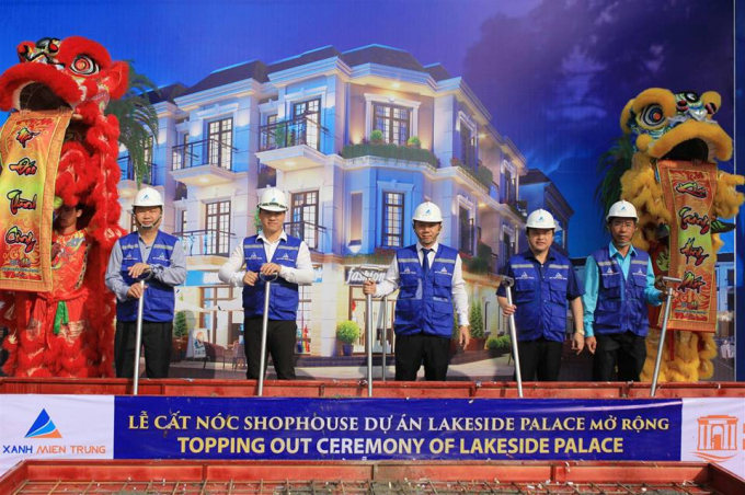 Lễ cất n&oacute;c shophouse 3,5 tầng tại dự &aacute;n Lakeside Palace.