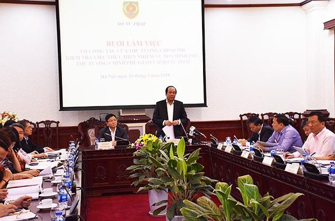 Bộ trưởng Mai Tiến Dũng chuyển lời khen ngợi của Thủ tướng Ch&iacute;nh phủ d&agrave;nh cho Bộ Tư ph&aacute;p.