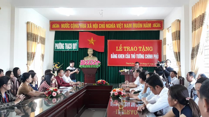 Tỉnh H&agrave; Tĩnh đ&atilde; long trọng tổ chức Lễ trao tặng bằng khen của Thủ tướng cho ch&agrave;ng thanh ni&ecirc;n dũng cảm.