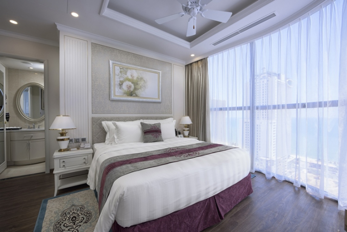 C&aacute;c ph&ograve;ng nghỉ tại Vinpearl Discovery Nha Trang Empire Condotel được thiết kế tinh tế với ban c&ocirc;ng rộng r&atilde;i hướng biển, sở hữu tầm nh&igrave;n độc đ&aacute;o