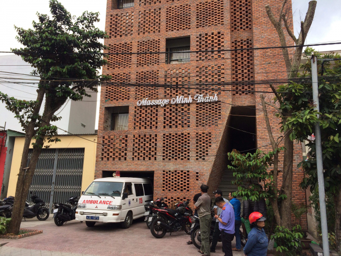 Khuy&ecirc;n nhủ bất th&agrave;nh, Hiện s&aacute;t hại bạn g&aacute;i trong qu&aacute;n massage rồi tự vẫn.