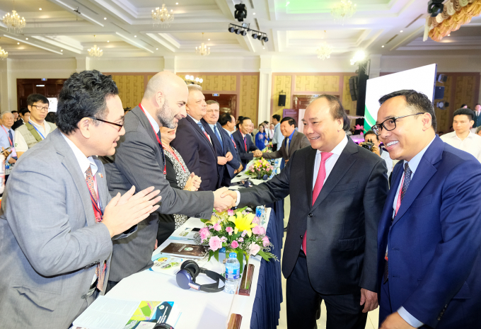 Thủ tướng v&agrave; c&aacute;c đại biểu dự hội nghị x&uacute;c tiến đầu tư tỉnh Vĩnh Long.