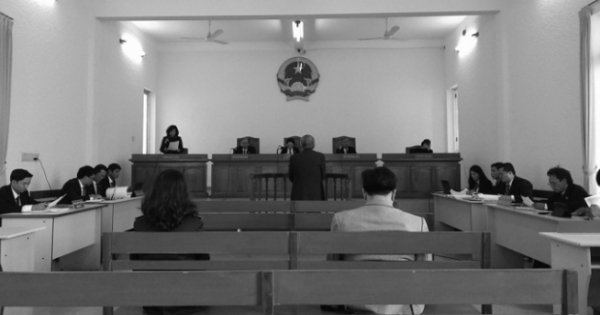 Vụ án "giao cấu với trẻ em" ở Lâm Đồng: Lạ đời mẹ bị hại đi kêu oan cho bị cáo