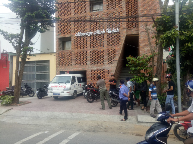 Qu&aacute;n massage nơi xảy ra vụ &aacute;n. (Ảnh: b&aacute;o D&acirc;n tr&iacute;)